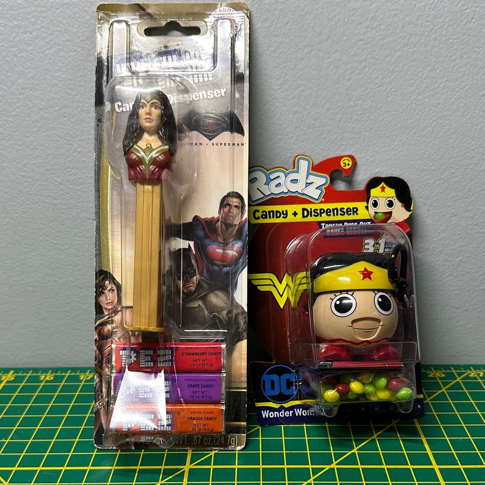 Wonder Woman Candy Dispenser Set